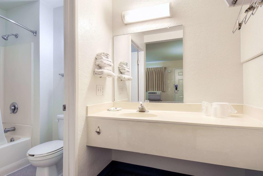 Motel 6 Anaheim Stadium - Orange Dış mekan fotoğraf