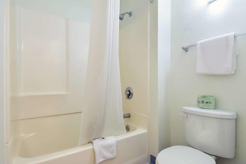 Motel 6 Anaheim Stadium - Orange Dış mekan fotoğraf