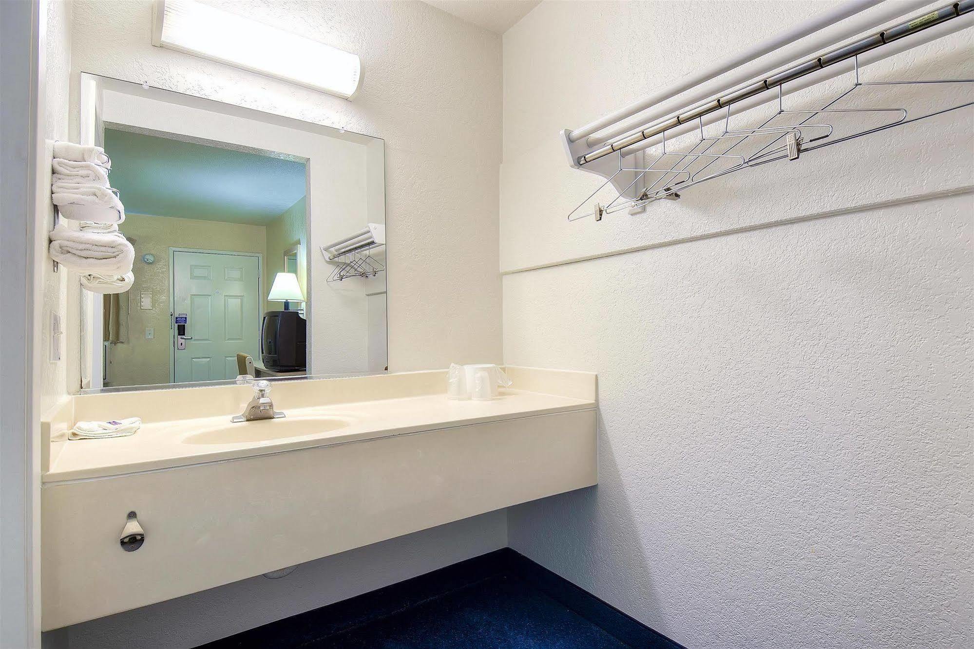 Motel 6 Anaheim Stadium - Orange Dış mekan fotoğraf