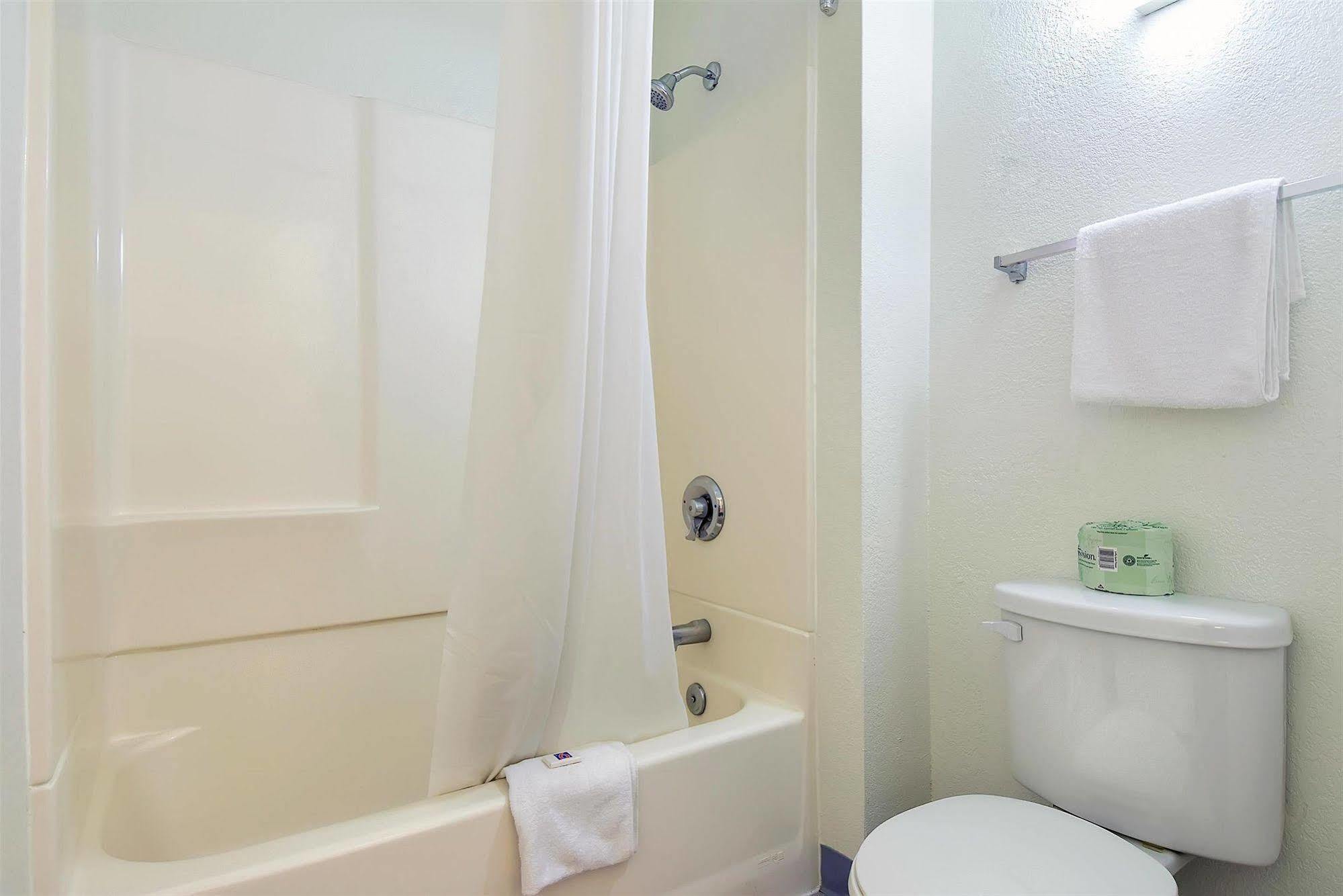 Motel 6 Anaheim Stadium - Orange Dış mekan fotoğraf