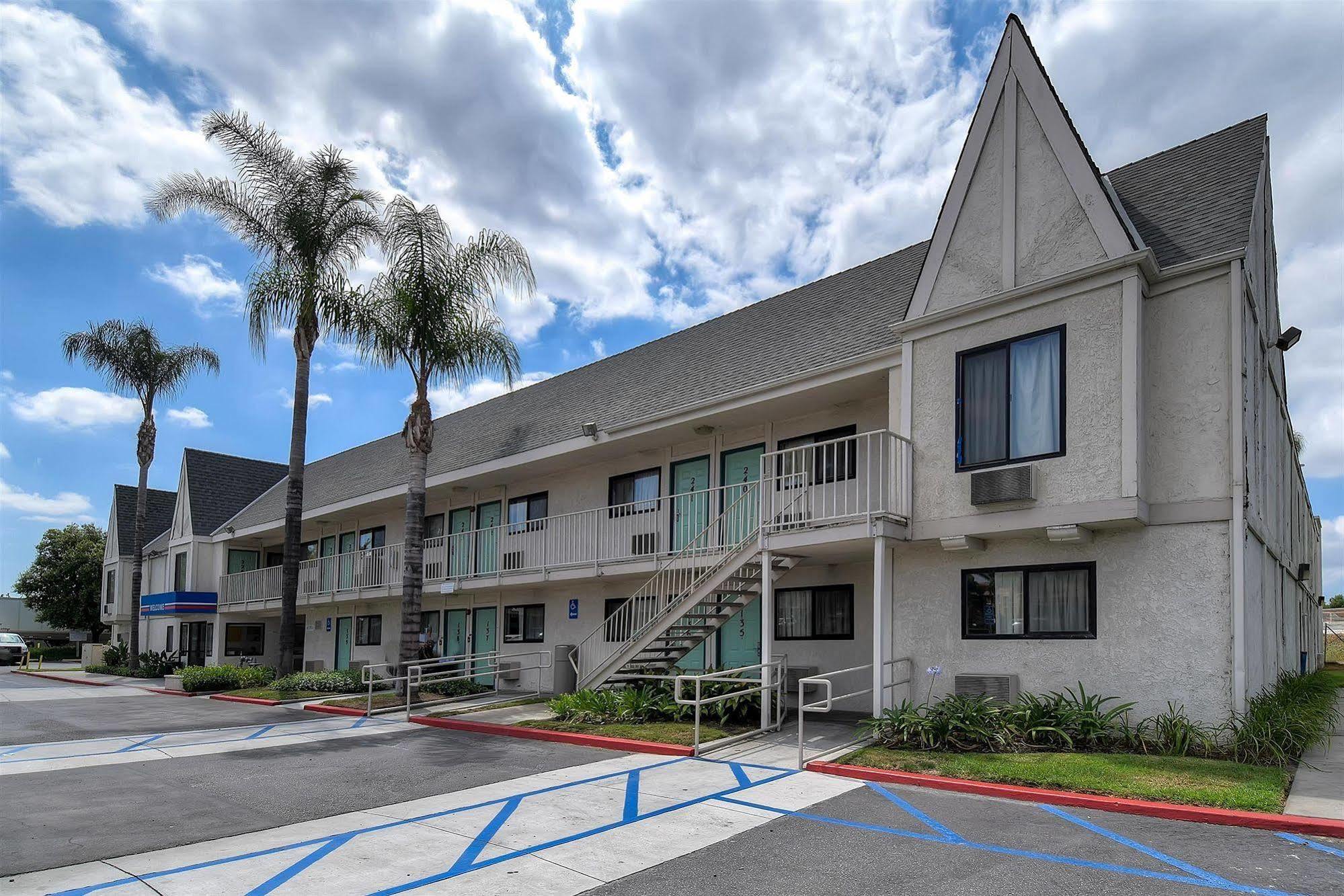 Motel 6 Anaheim Stadium - Orange Dış mekan fotoğraf