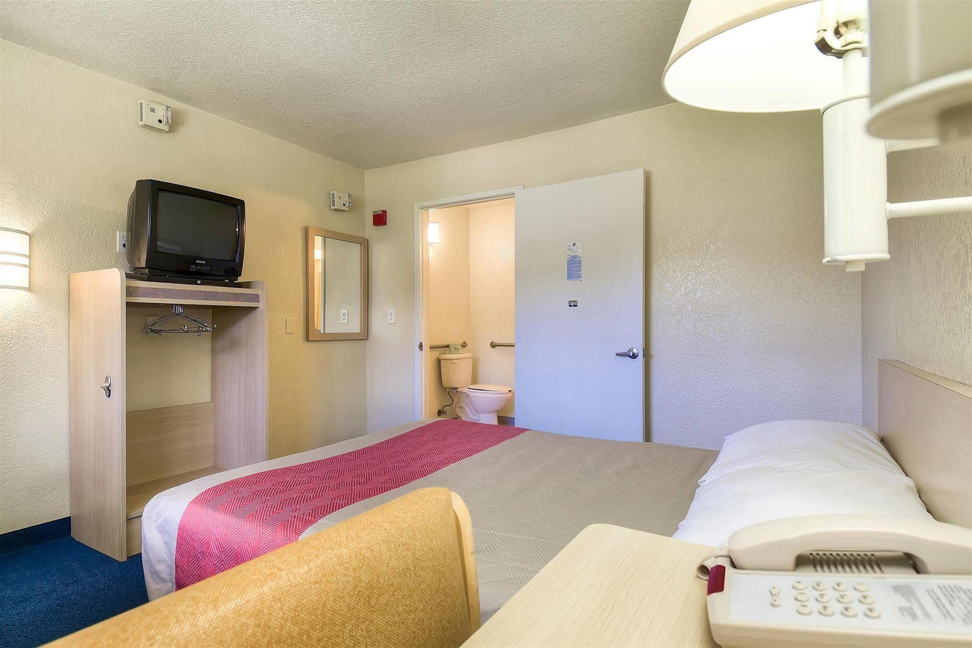 Motel 6 Anaheim Stadium - Orange Dış mekan fotoğraf