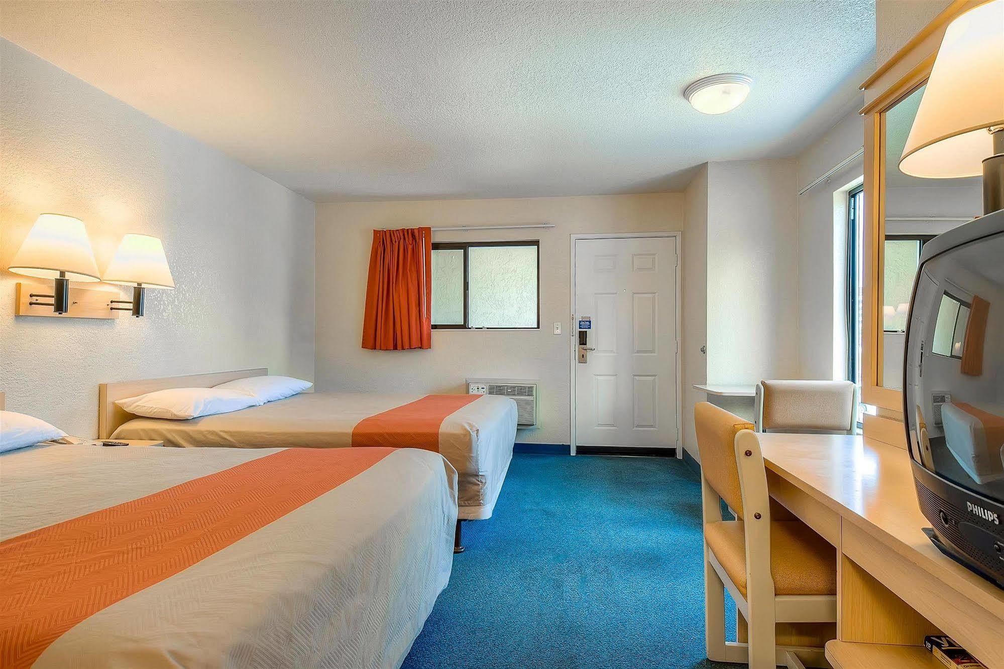 Motel 6 Anaheim Stadium - Orange Dış mekan fotoğraf