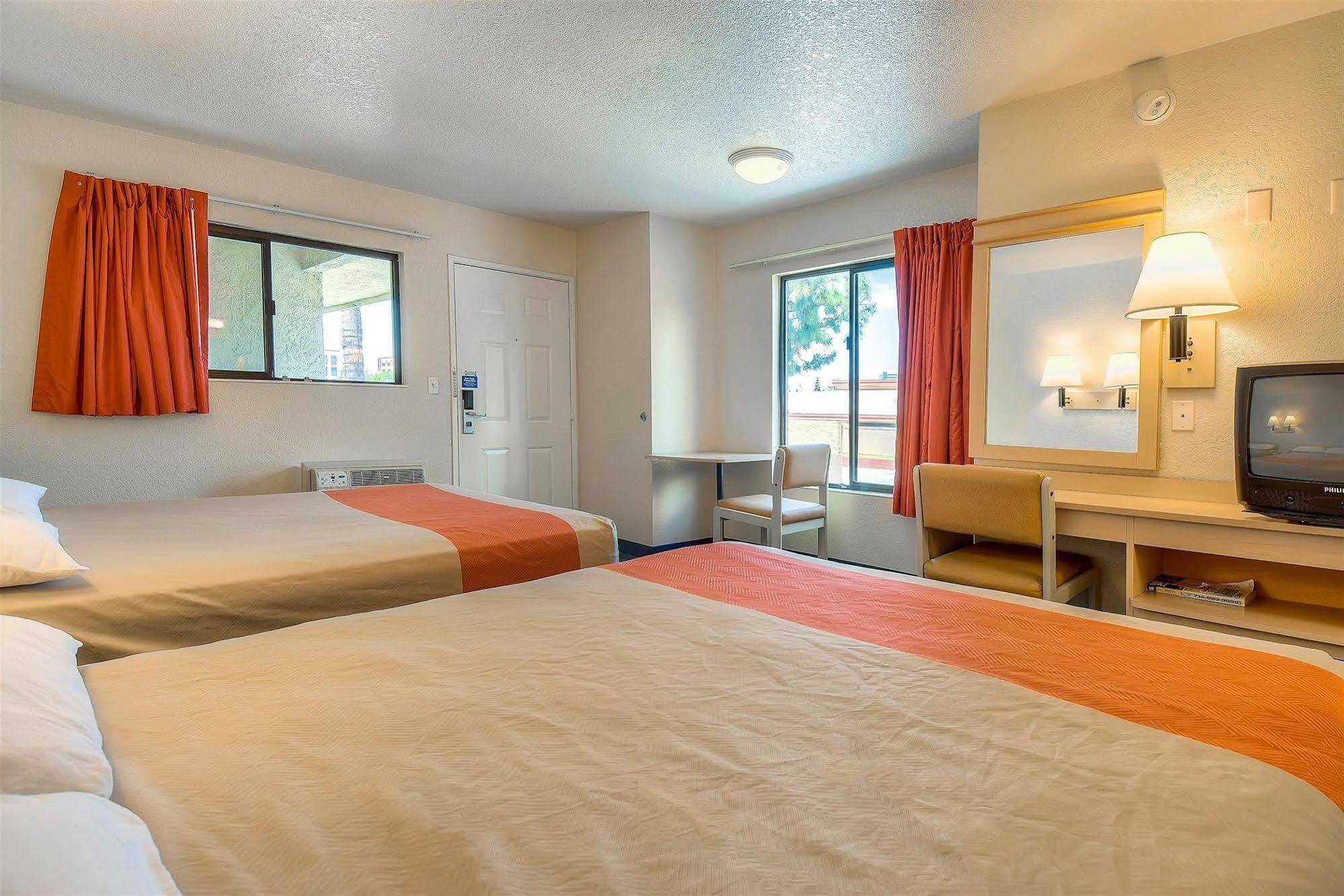 Motel 6 Anaheim Stadium - Orange Dış mekan fotoğraf