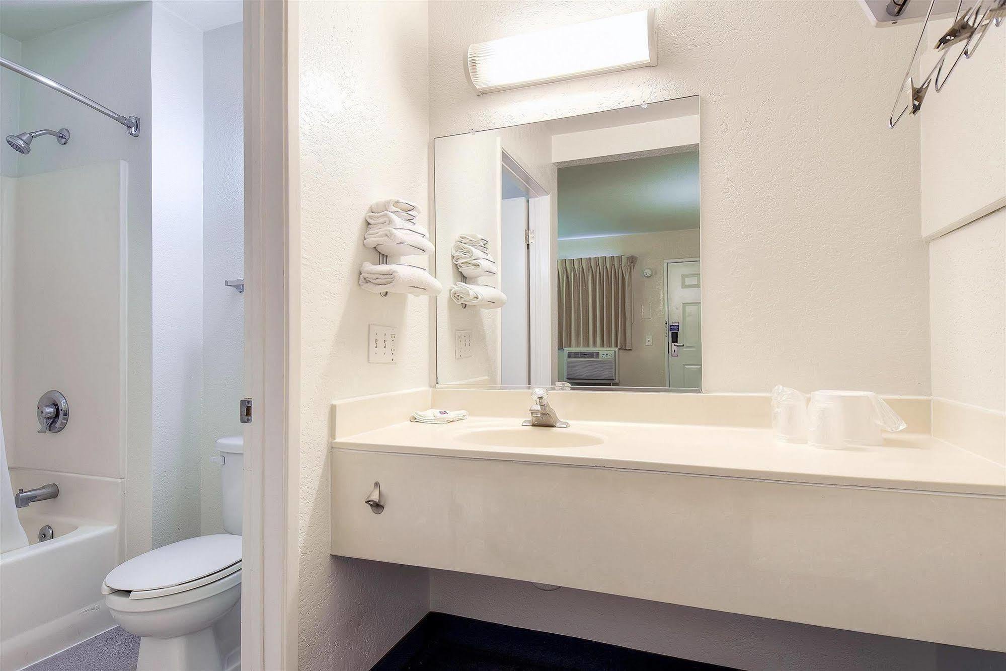 Motel 6 Anaheim Stadium - Orange Dış mekan fotoğraf