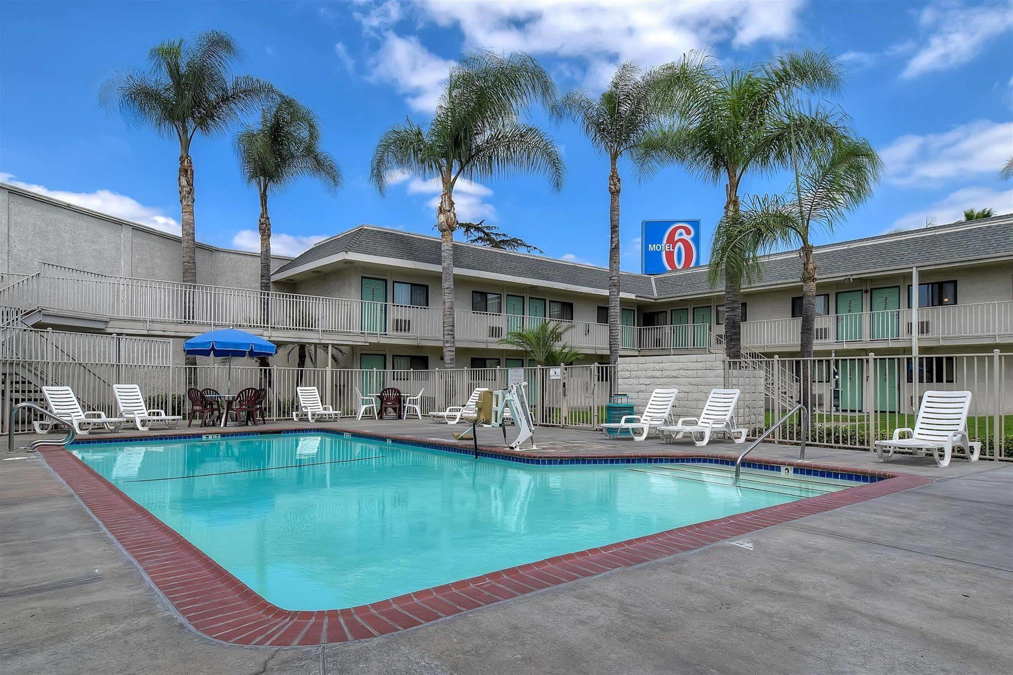 Motel 6 Anaheim Stadium - Orange Dış mekan fotoğraf
