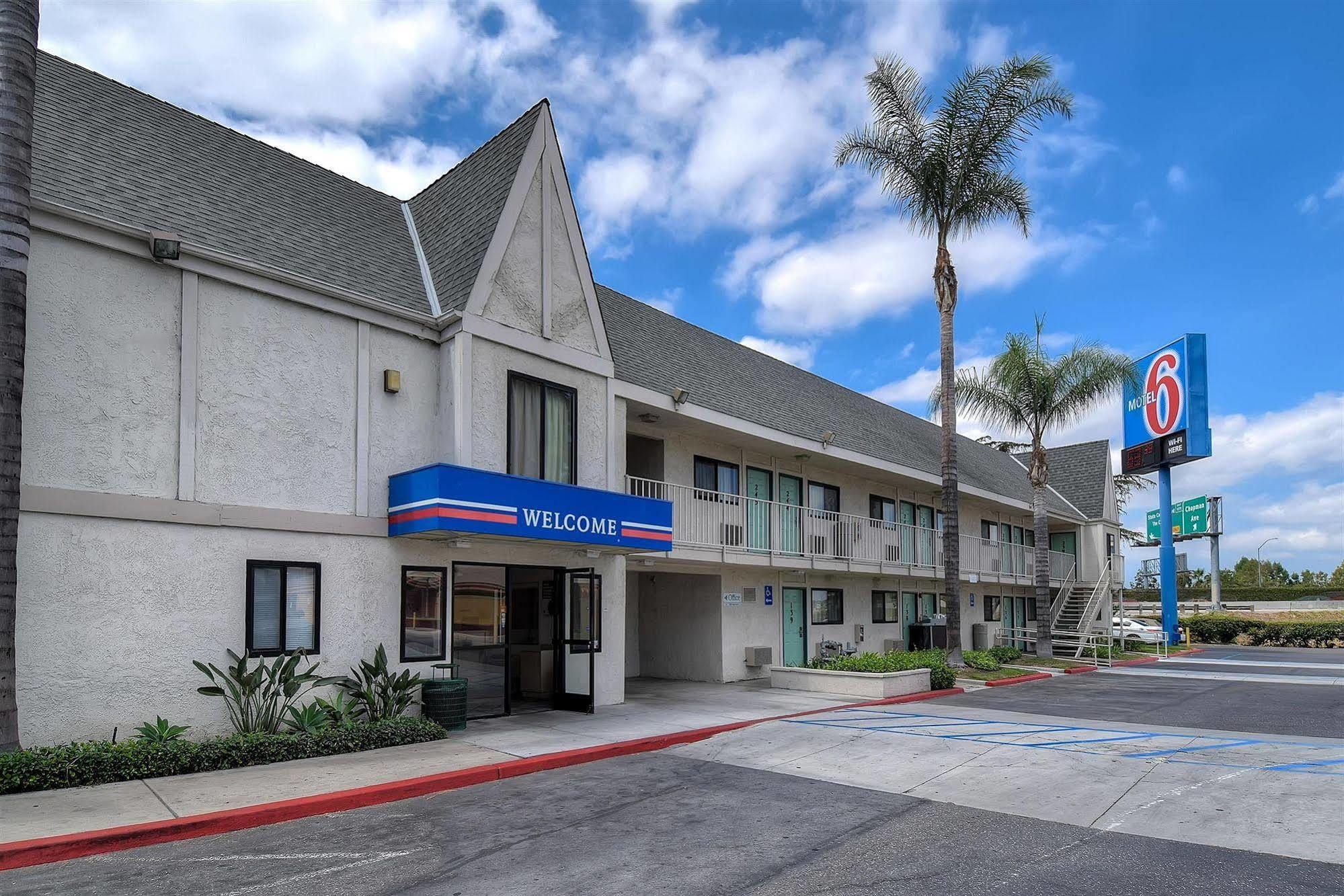 Motel 6 Anaheim Stadium - Orange Dış mekan fotoğraf
