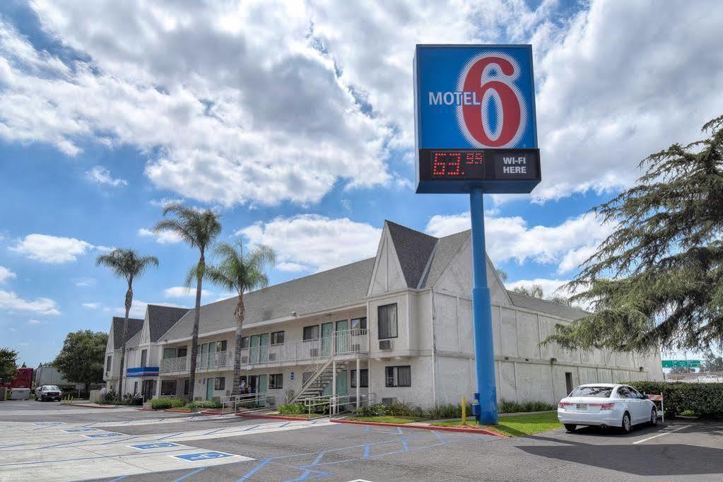Motel 6 Anaheim Stadium - Orange Dış mekan fotoğraf